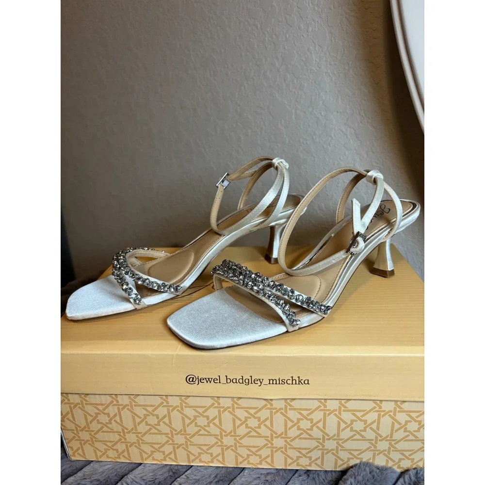 Jewel Badgley Mischka Nayla Sandals Women 6.5 Ivory Satin Rhinestone Kitten Heel